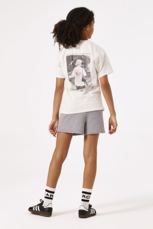  Off white 