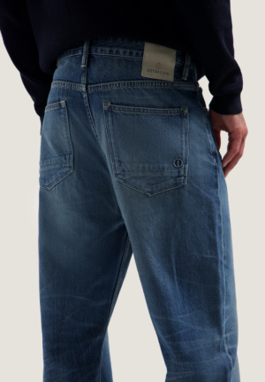  856